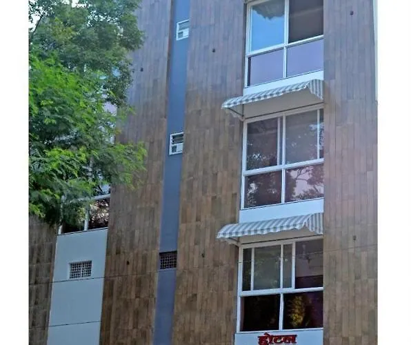 Hotel Giri Shankara
