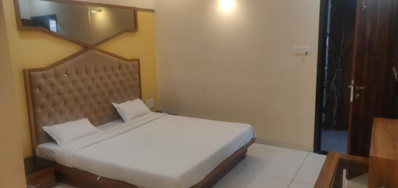 Hotel Giri Shankara