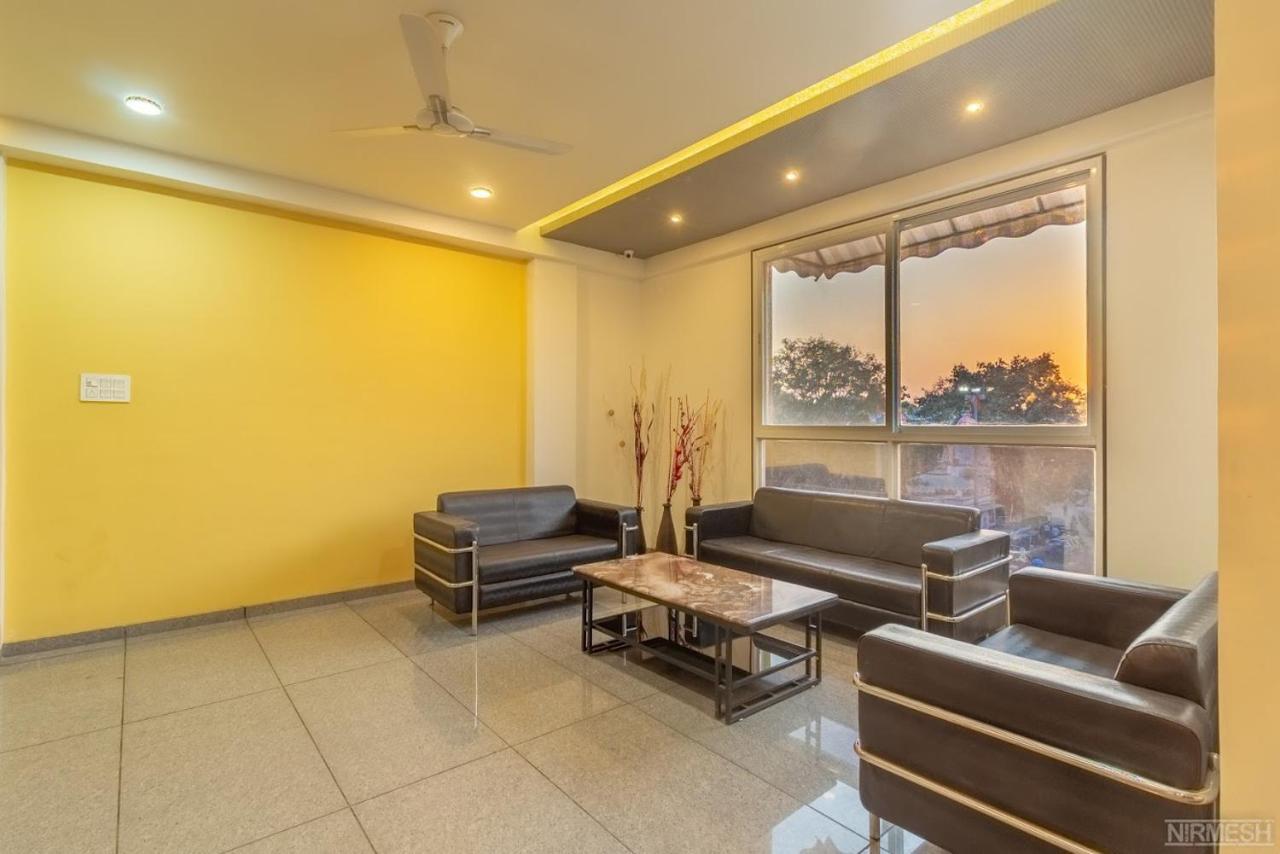 Hotel Giri Shankara 5*